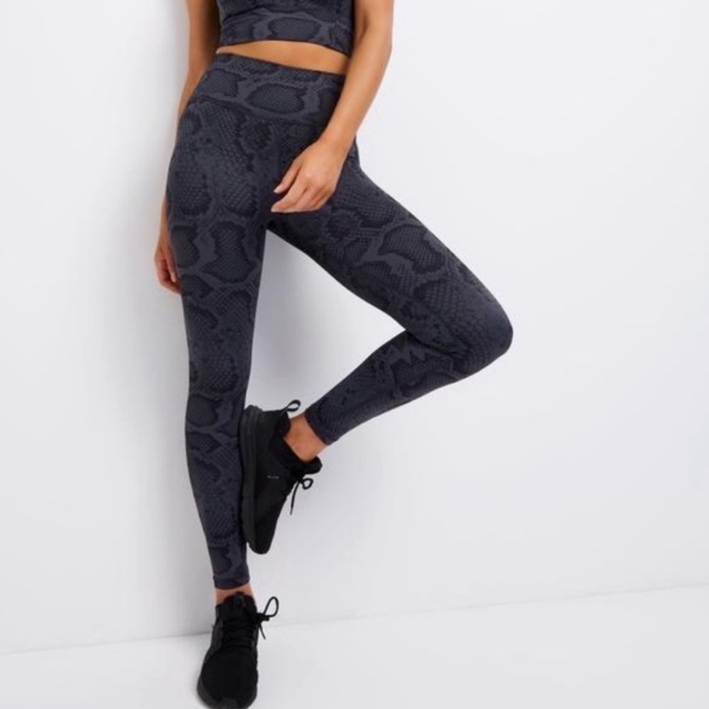 NWT All Fenix Navy 7/8 Snakeskin High Waisted Leggings